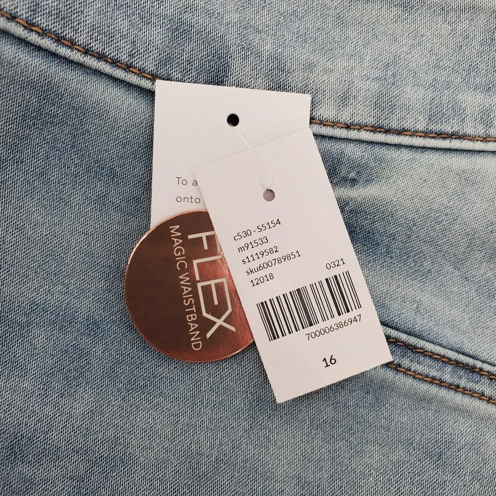 Lane Bryant Pull On Mid Rise Pedal Jegging Light Wash Womens Size 16 Stretch New